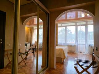 Гостиница Рафаэль Железноводск Улучшенный трехместный номер-4