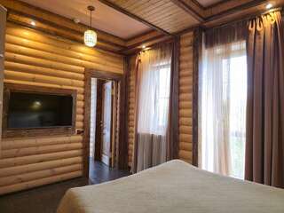 Гостиница Рафаэль Железноводск Люкс с кроватью размера «king-size» и гидромассажной ванной-9